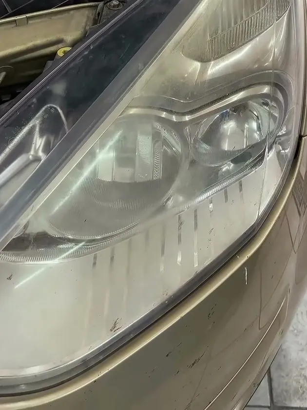 До: мутная фара Ford Galaxy